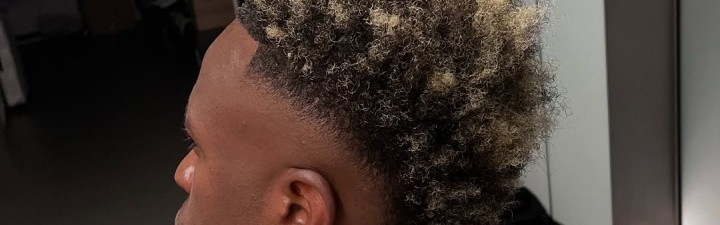 怎么样？维尼修斯精修一下烫头的发型，开启新赛季征程