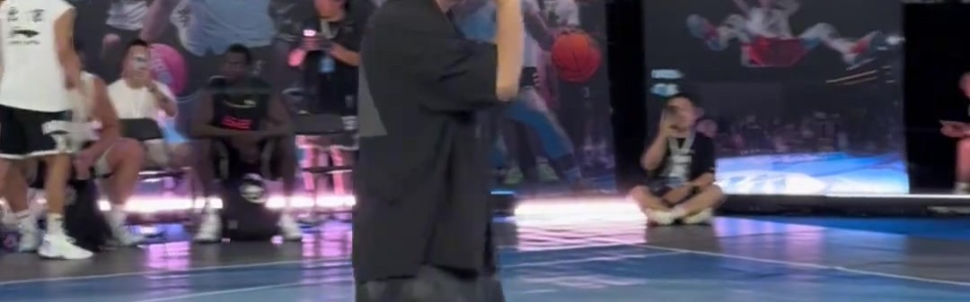 现场观众好像听不懂…揽佬助阵巴特勒中国行 两人互称My man