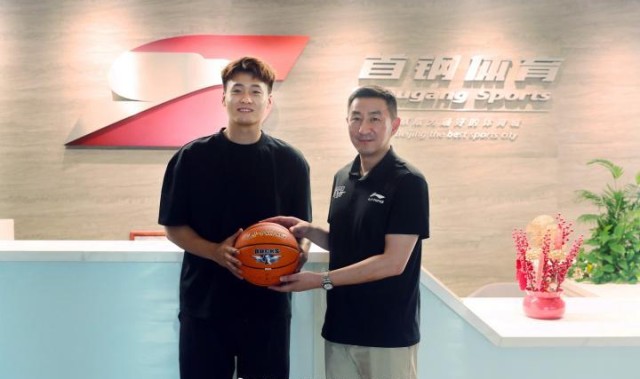 北京男篮注册16人：赵睿3年C类合同加盟 方硕&amp;amp;翟晓川&amp;amp;丘天续约