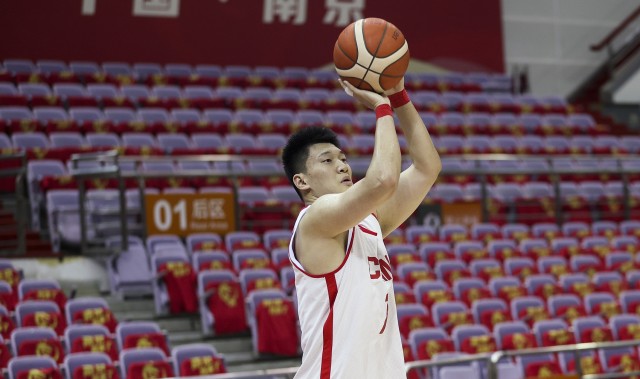 后卫最后一席将在徐杰高诗岩之间产生 雷蒙逐步赢得教练组的信任